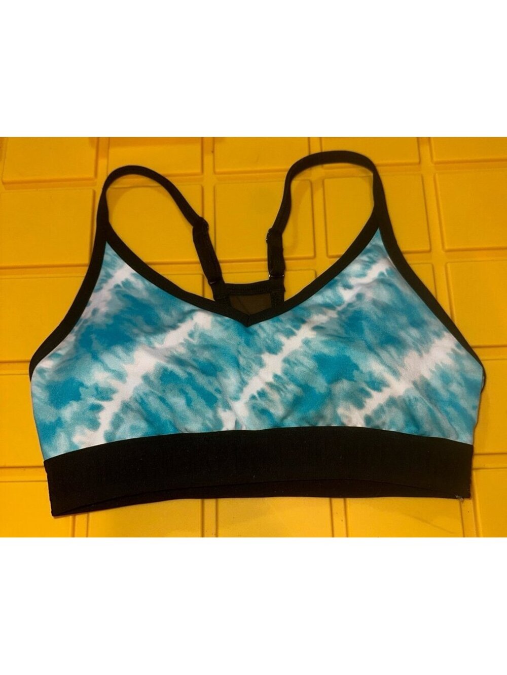 PINK Victoria’s Secret ultimate sports bra size medium
